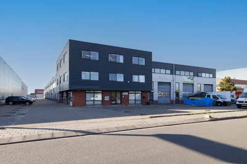 Beleggingspand Wateringen Kantoorpand 18 parkeerplaatsen