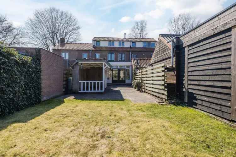 Ruime 4 Slaapkamers Tussenwoning Energielabel A Zonnepanelen Diepe Tuin
