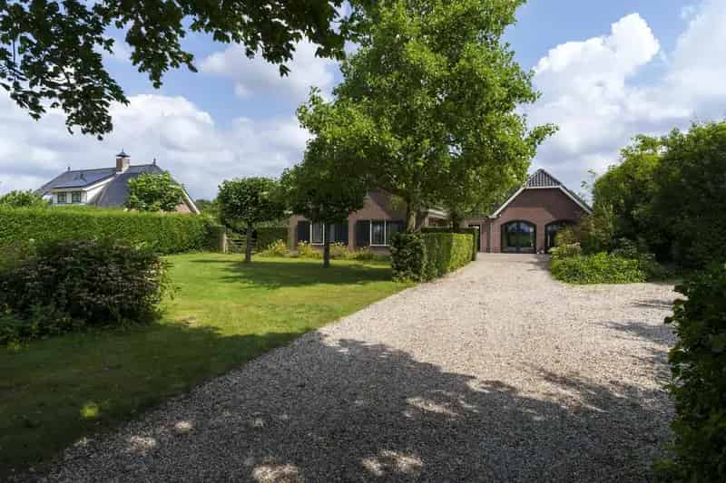 Vrijstaand woonhuis met paardenfaciliteiten Cothen