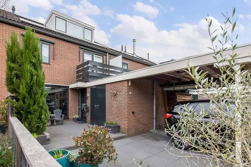 Ruime gezinswoning te koop in Nieuw Vennep