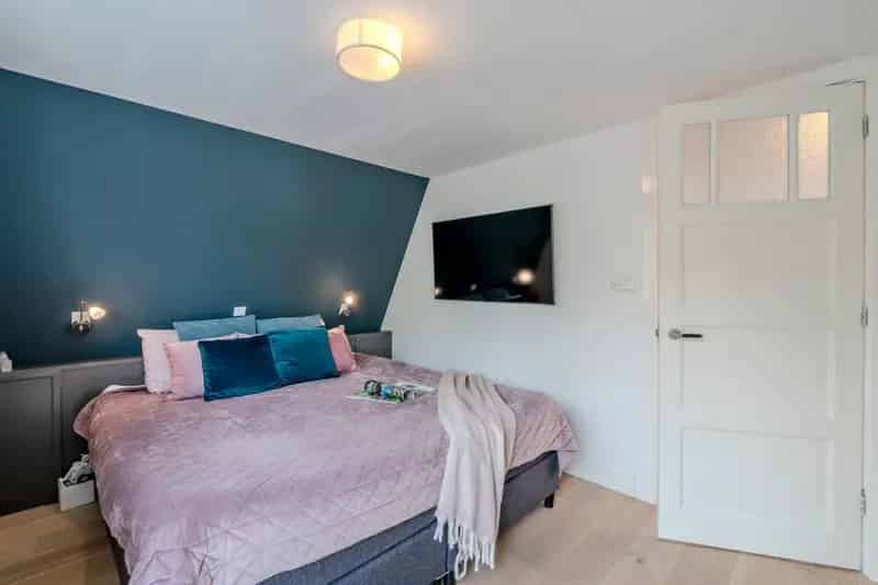 Huis te koop Krommenie Centrum: Instapklare woning met zwembad