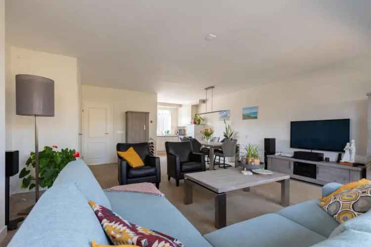 Ruime Middenwoning Barneveld 3 Slaapkamers Garage Carport