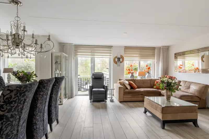 Moderne 5-kamer 2-onder-1-kapwoning Schiedam