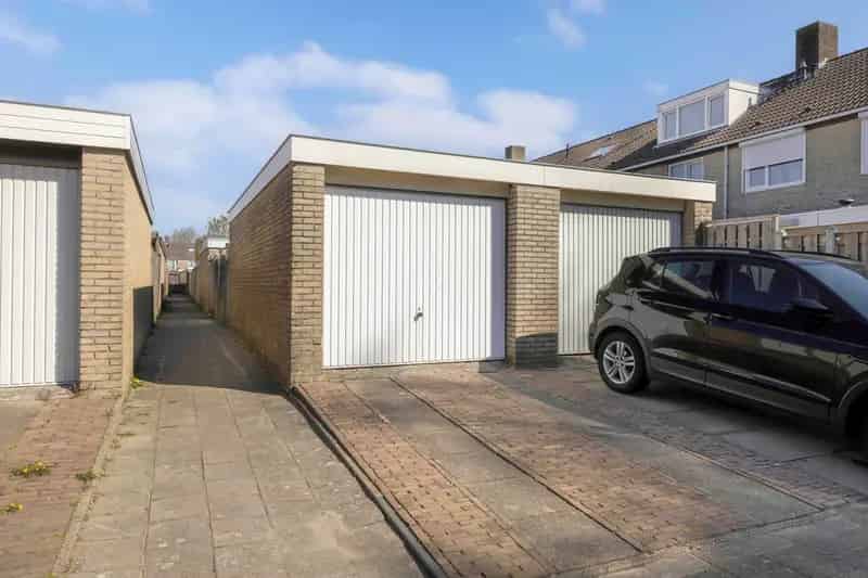 Ruime Tussenwoning Emmeloord Garage Tuin 4 Slaapkamers