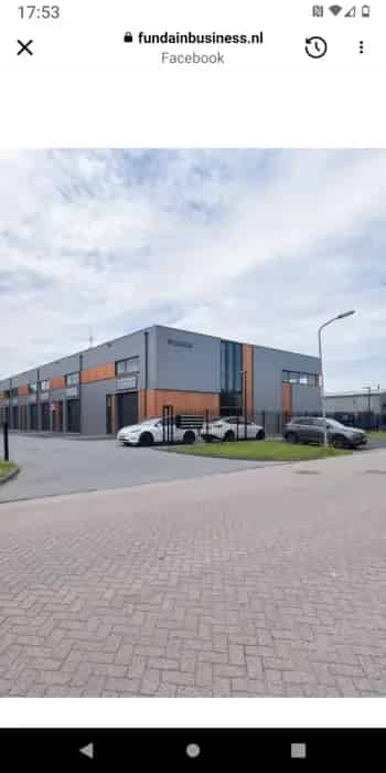 Deze mooie ,nieuwe bedrijfshal, probeer ik te verhuren. 200m2, dames en heren wcs x 4, twee boven, twee beneden. Keuken op beiden verdiepingen en gescheiden vvw kantoorruimte van 48m2. Twee eigen parkeervakken voor de deur. Uitstekend beveiligd, CCTV buit
