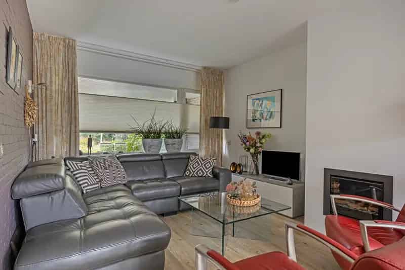 Huis te koop Chromietdijk: 4 slaapkamers, tuin en berging