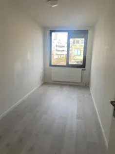 4 Slaapkamers Huis 135m2 Almere te Huur