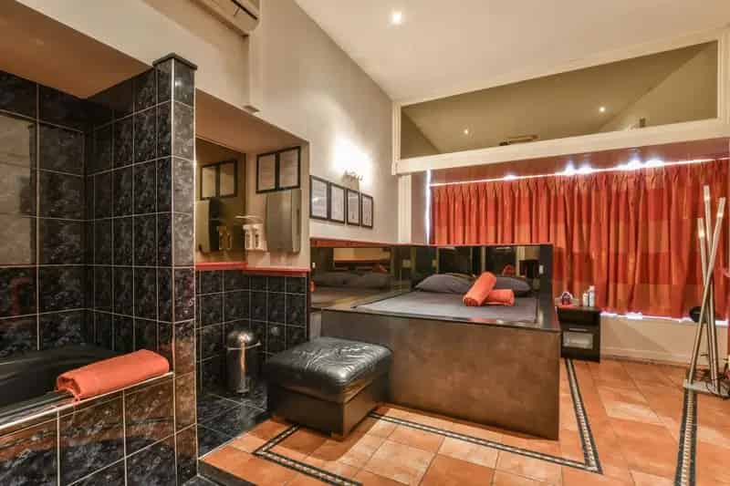 Bedrijfsruimte Amsterdam Zuid te Koop Huur 129m2 Relaxclub