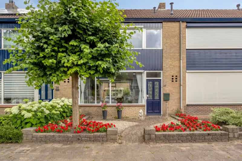 Huis te koop Vaassen: Sfeervolle tussenwoning Vogelbuurt