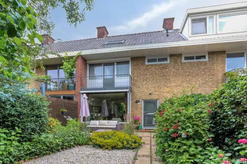 Huis te koop Capelle aan den IJssel: Sfeervolle 5 kamer woning aan het water