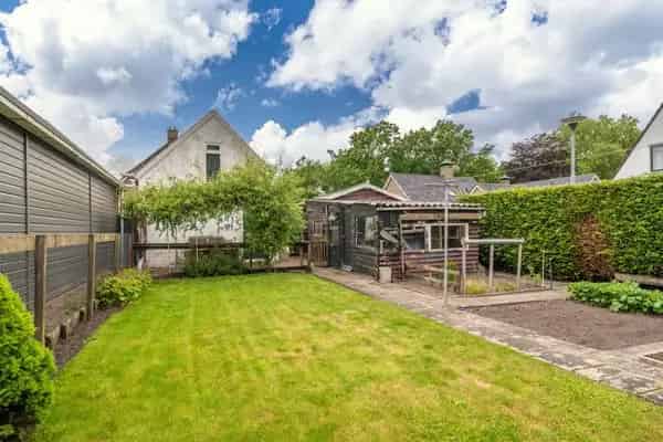Ruime Halfvrijstaande woning in Onstwedde met aanbouw