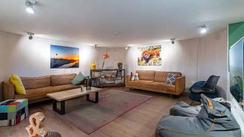 Kantoorruimte Amsterdam IJsbaanpad 325m²