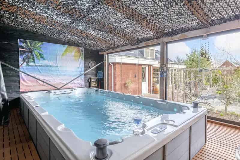 Verduurzaamde Vrijstaande woning Standdaarbuiten 3 slaapkamers zwembad