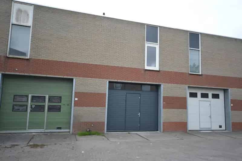 Bedrijfshal Edam te Huur  61m2 Bedrijfsruimte 61m2 Kantoor