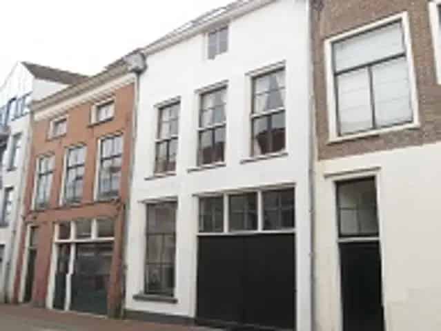 Studio Voorstraat Kampen Gerenoveerd met Originele Details
