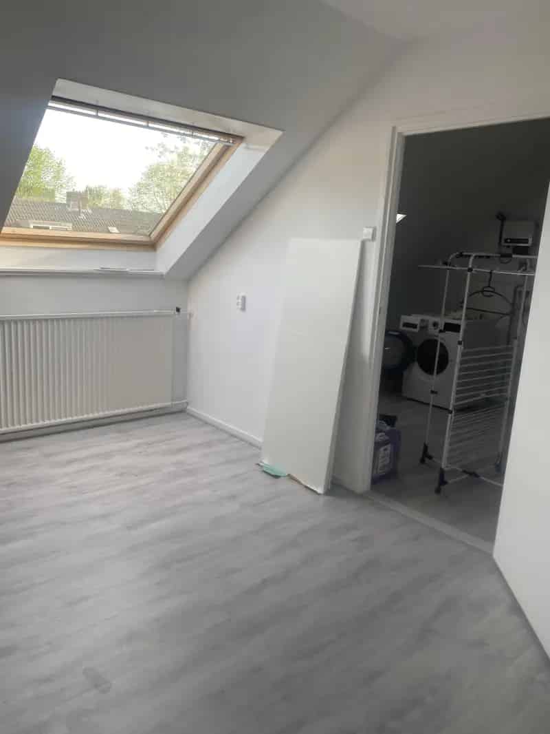 Ruime Lichte Kamer Nabij Centrum