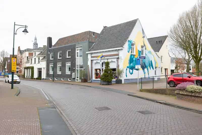 Winkel te koop Groenlo Mattelierstraat: Praktijkruimte en Wonen