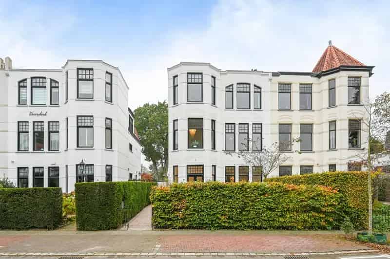 Huis te koop Hilversum 10 kamers 2 keukens 2 badkamers