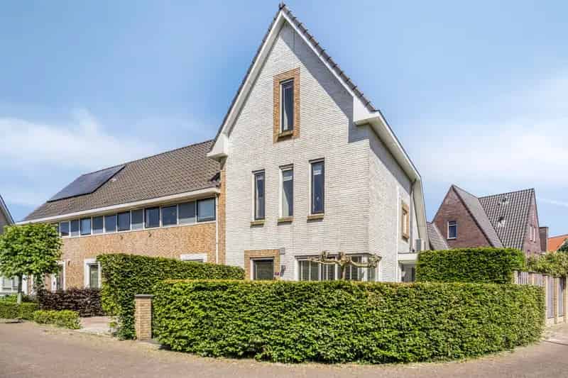 Hoekwoning Nijkerk 4 slaapkamers Garage Jacuzzi
