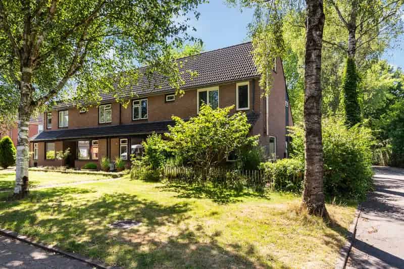 Huis te koop Vaassen: Ruime hoekwoning met garage en 5 slaapkamers