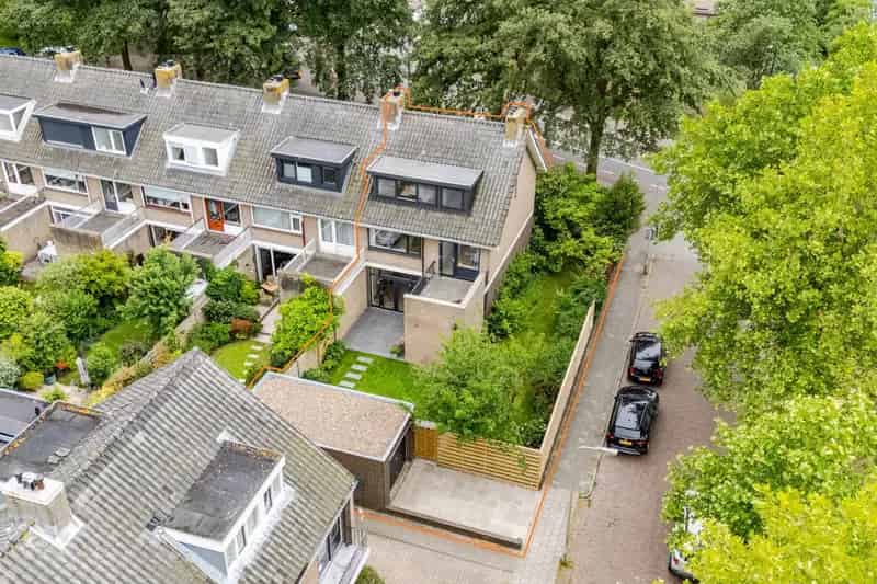 Gerenoveerde Hoekwoning met Garage in Boschgeest