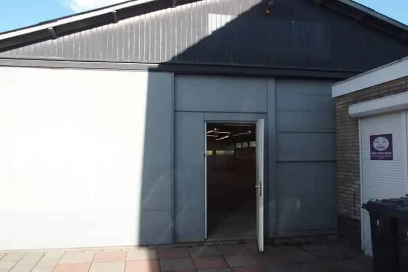 Multifunctionele Bedrijfsruimte met Woonhuis 293m²