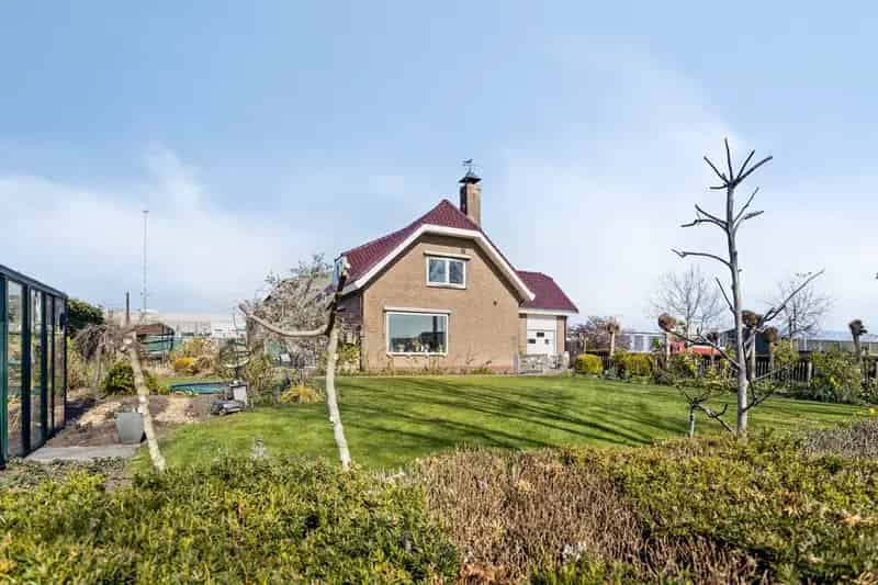 Vrijstaande woning Hoofddorp 8 slaapkamers zwembad grote tuin