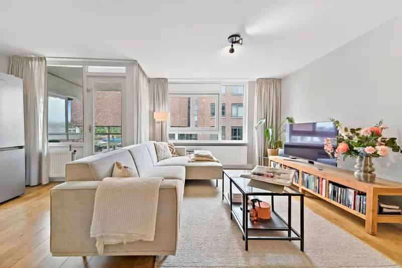 Appartement te koop Rotterdam: Licht 3-kamer appartement aan de Rotte