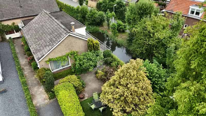 Huis te koop Wilnis: Ruime woning aan het water met praktijkruimte