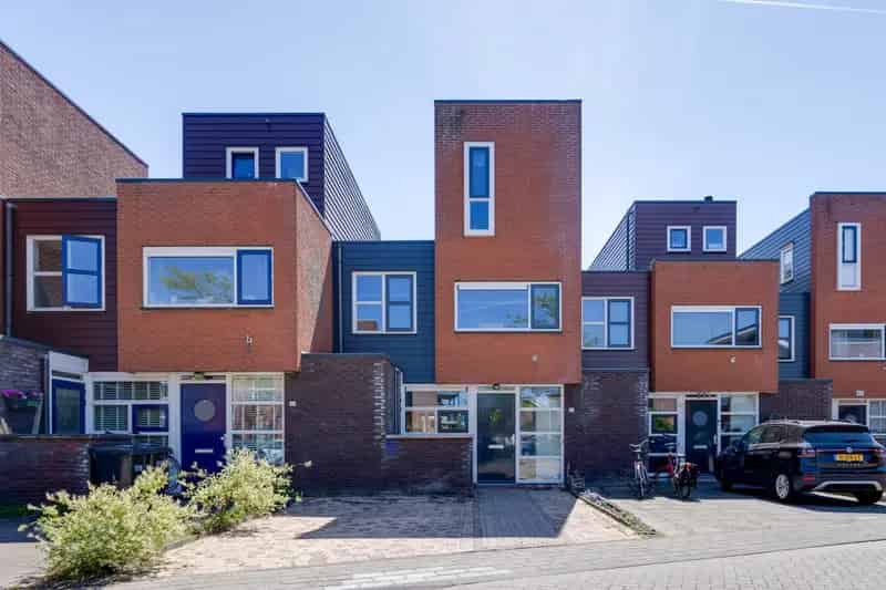 Ruime Familiewoning Purmerend  Nabij Station en Winkels