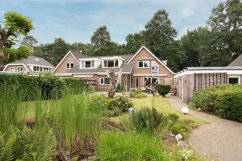 Royale gezinswoning te Soest met 4 slaapkamers en dubbele garage