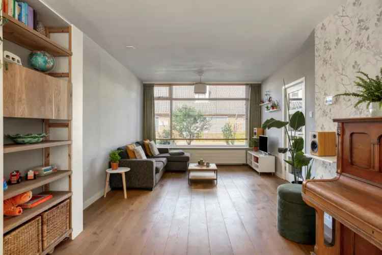 Moderne Hoekwoning nabij rivier De Mark