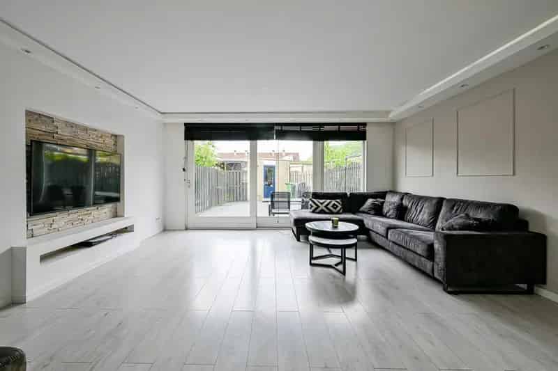 Ruime Tussenwoning met Garage in Butterhuizen