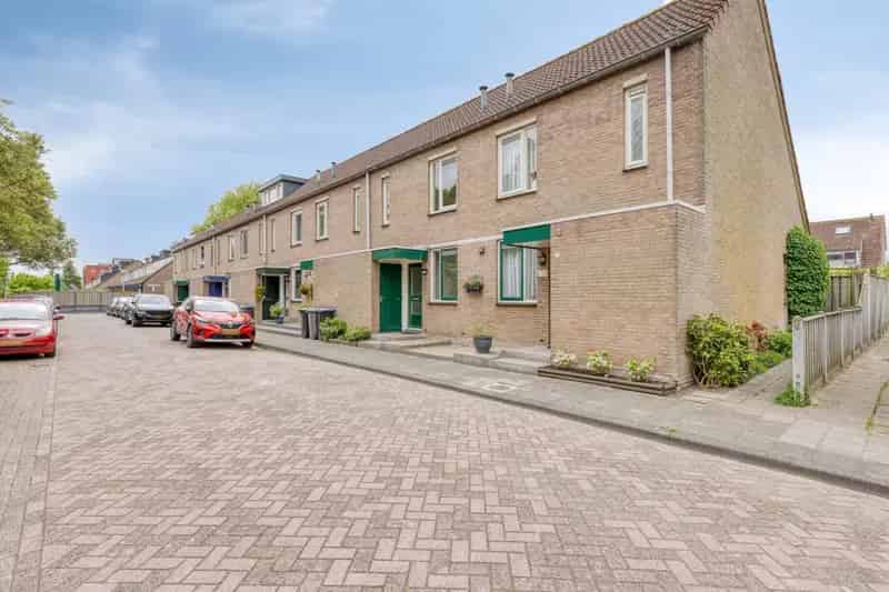 3 Slaapkamers Huis Te Koop Ruime Tuin Open Keuken