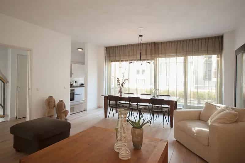 Gerenoveerde Eengezinswoning 198m2 Den Haag 3 slaapkamers Tuin Terras Garage