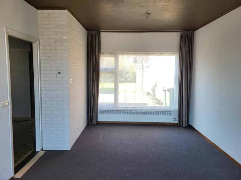 Tweekapper te moderniseren diepe tuin berging