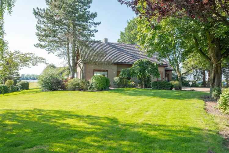 Vrijstaand Landhuis met Garage en Grote Tuin