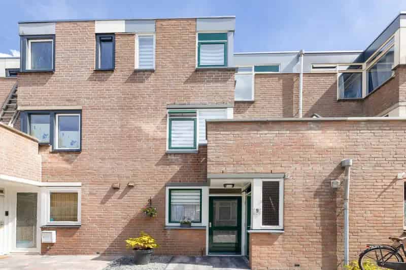 Ruime 4 Slaapkamers Eengezinswoning Spijkenisse Diepe Tuin