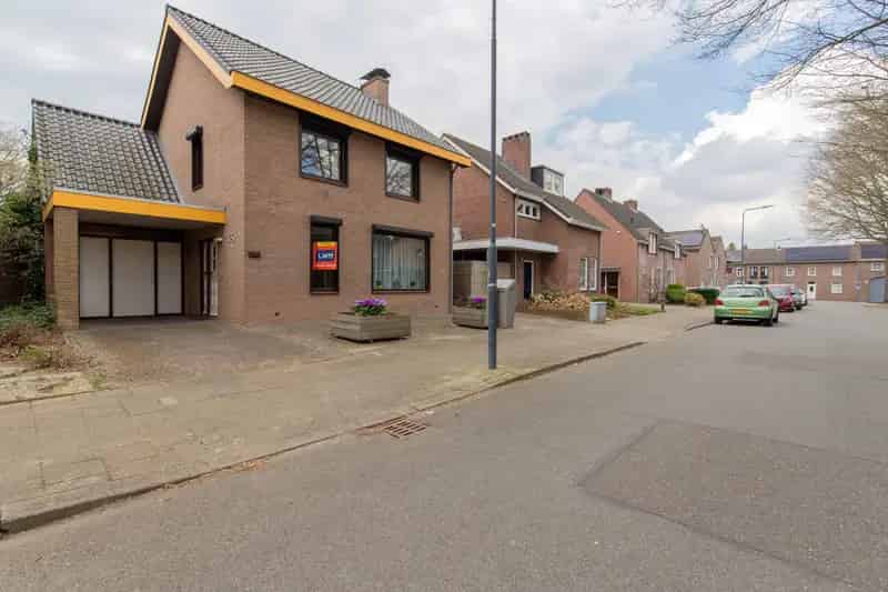 Charmante Eengezinswoning Overhoven 6 Slaapkamers Grote Tuin 29 Zonnepanelen
