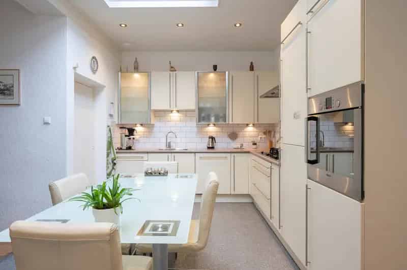 Ruime Tussenwoning Sittard 4 slaapkamers Hobbyruimte Grote Garage