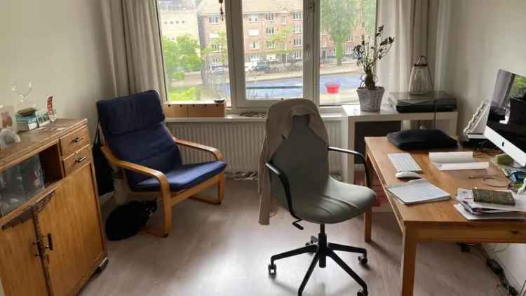 Twee kamers in ruim appartement