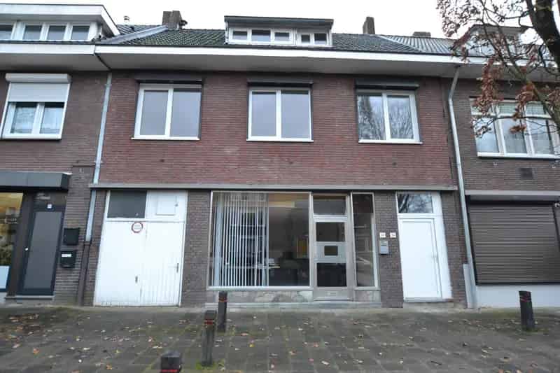 Ruim pand Heerlerheide 297m2 5 slaapkamers 2 badkamers garage