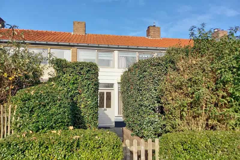 Tussenwoning met Guesthouse Cadzand Bad Nabij Strand