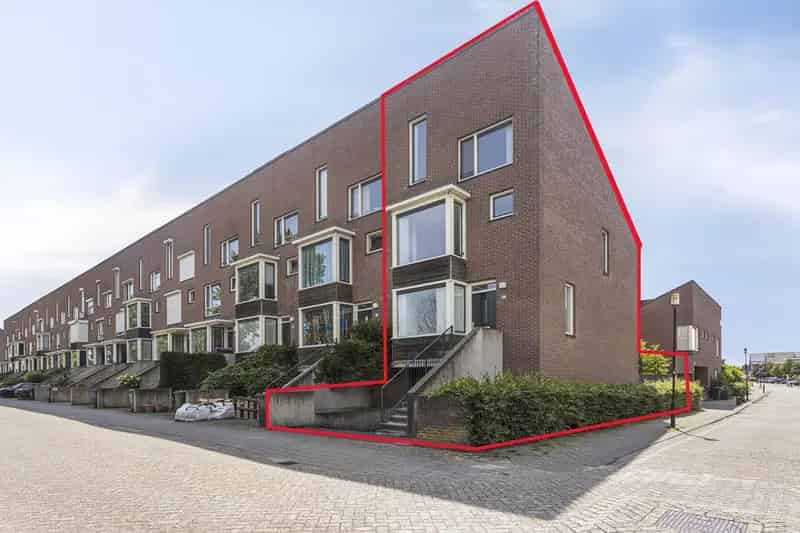 Ruime Eindwoning aan het Water in Mellum Zaandam