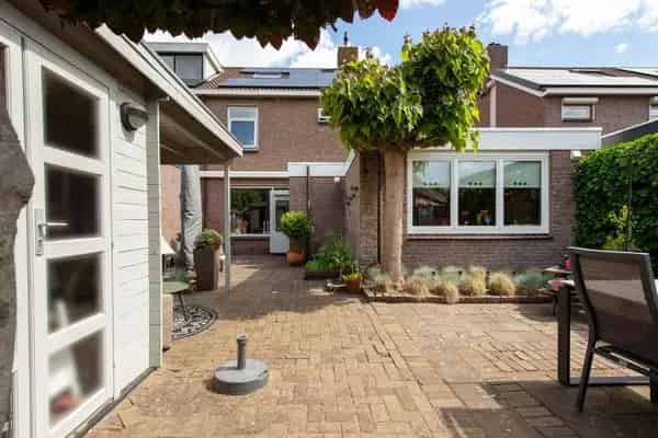 5 Slaapkamers 2 Onder 1 Kap Woning  Zonnige Tuin Energielabel B