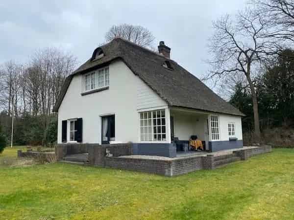 Charmant Rietgedekt Landhuis met Prachtig Uitzicht