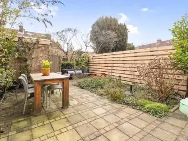 Benedenwoning Betondorp 2 Slaapkamers Ruime Tuin Moderne Keuken