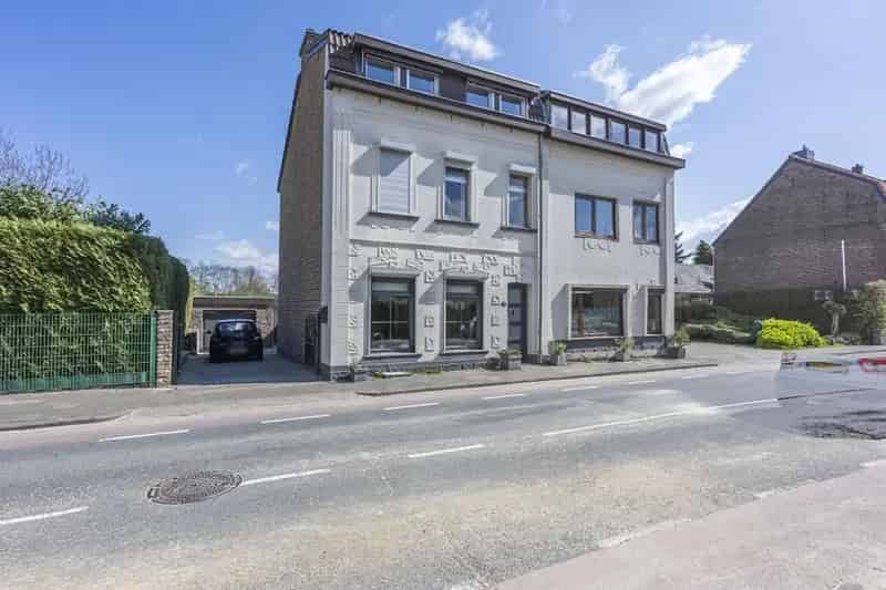 Halfvrijstaand huis Landgraaf 3 slaapkamers 1650m2 tuin