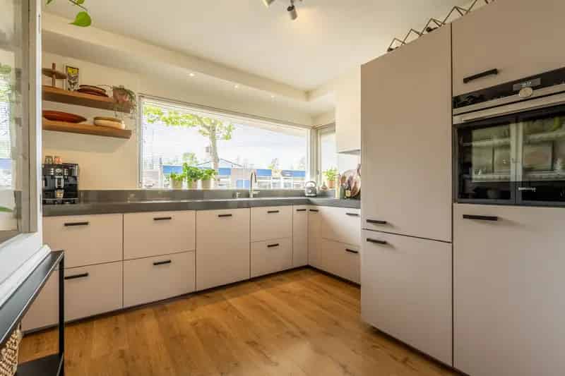 Huis Te Koop , 14, Jan van Almondestraat, Poortugaal, Zuid-Holland