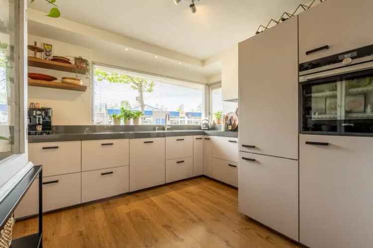 Huis Te Koop , 14, Jan van Almondestraat, Poortugaal, Zuid-Holland